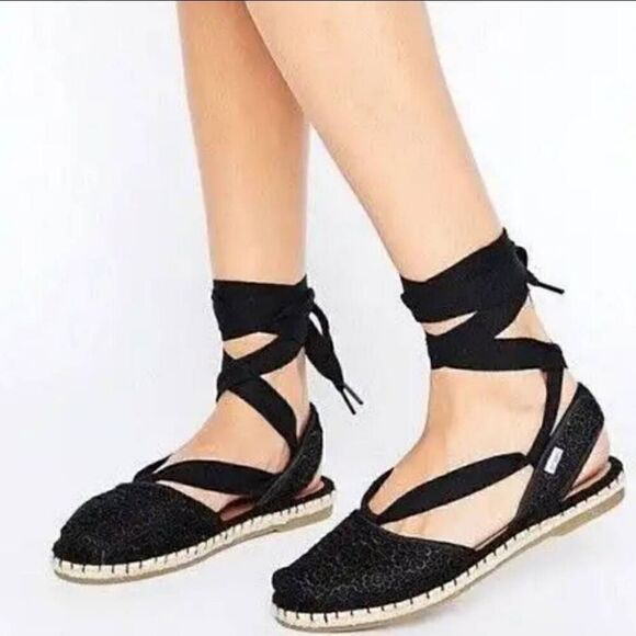 TOMS BELLA Womens Black CROCHET LACE UP ESPADRILLE SANDALS SHOES Size 6.5 - Picture 2 of 10